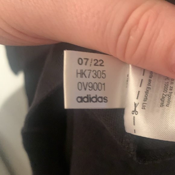 Gorgeous Adidas Embroidered Silver Logo 2 tone black and white 100% cotton T 🔥 - Picture 4 of 7